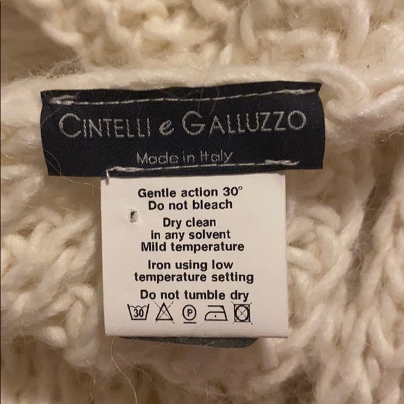 A Cintelli e Galluzzo scarf. - Picture 2 of 3